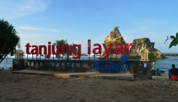 Pantai Tanjung Layar