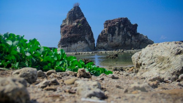 Pantai Tanjung Layar